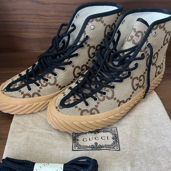 bought toobig, used only 1so brand new, with dust bag, new laces but without box - Picture 1 of 3